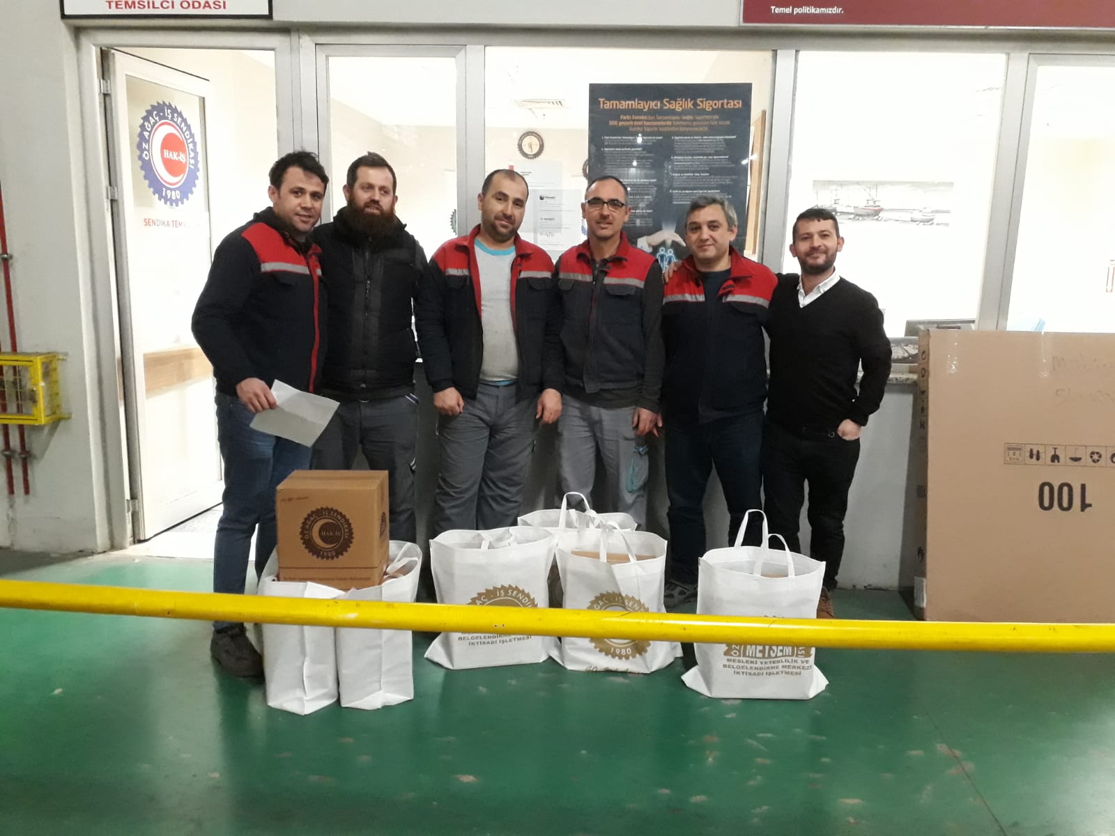 40. Yılımıza Özel Üyelerimiz İçin Hazırlattığımız Paşabahçe Hediye Setlerimiz Sakarya İstikbal Fabrikamızda Dağıtıldı