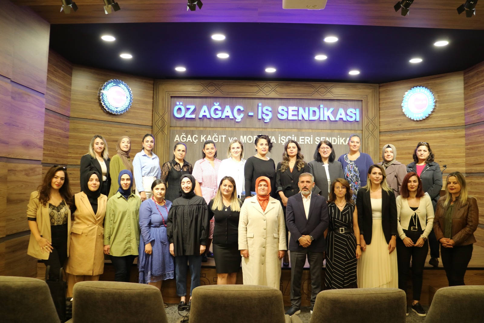 HAK-İŞ KADIN KOMİTESİ SENDİKAMIZIN EV SAHİPLİĞİNDE TOPLANDI